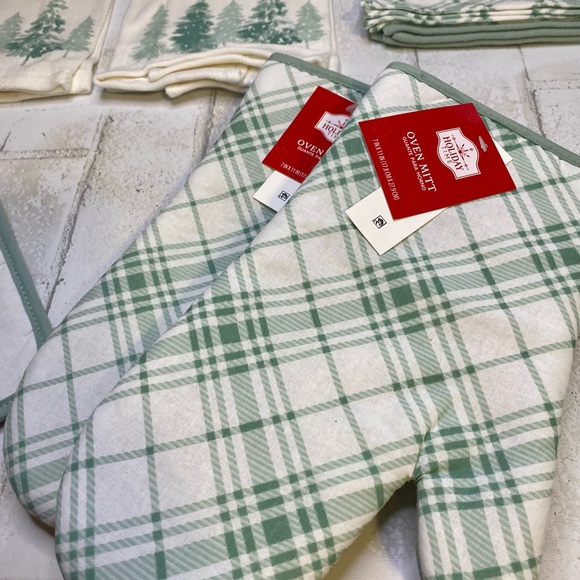 Kitchen 7 piece set walking into a winter wonderland New Christmas - Picture 4 of 5